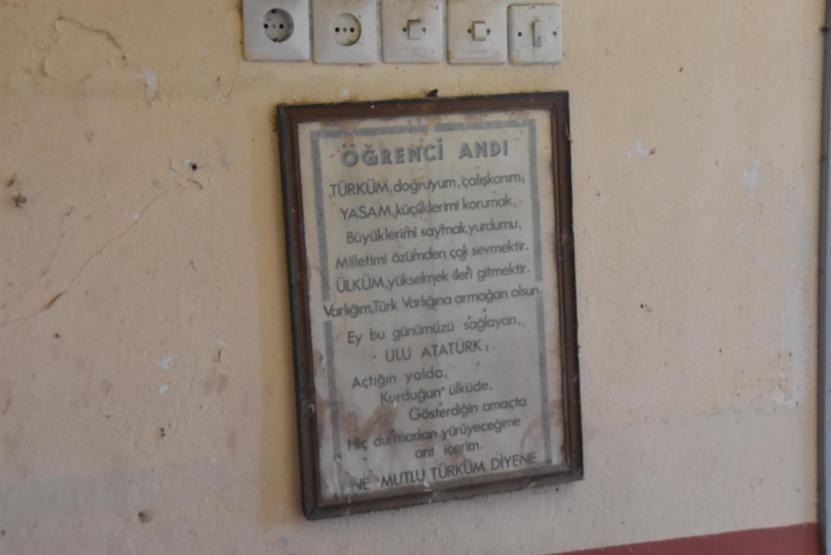 Köy okulları samanlık oldu