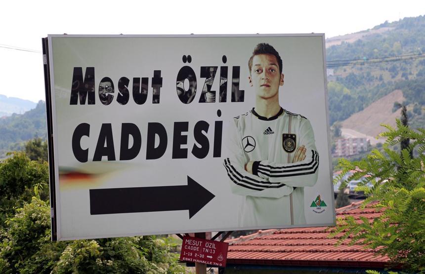 Devrekte Alman formalı Mesut Özil tabelası değişiyor