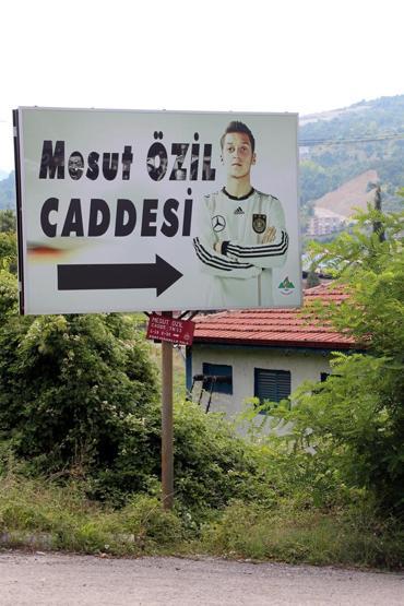 Devrekte Alman formalı Mesut Özil tabelası değişiyor