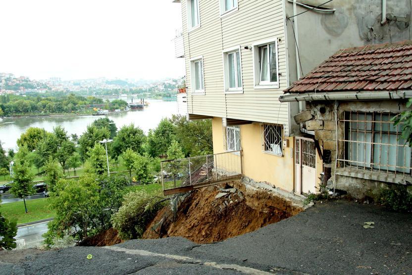 İşte çöken bina