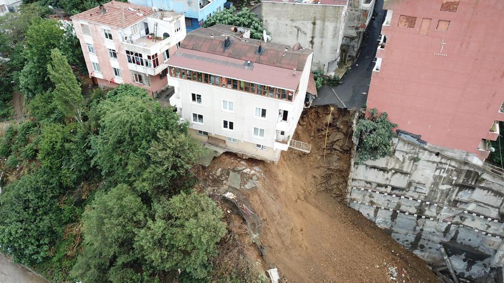 İşte çöken bina