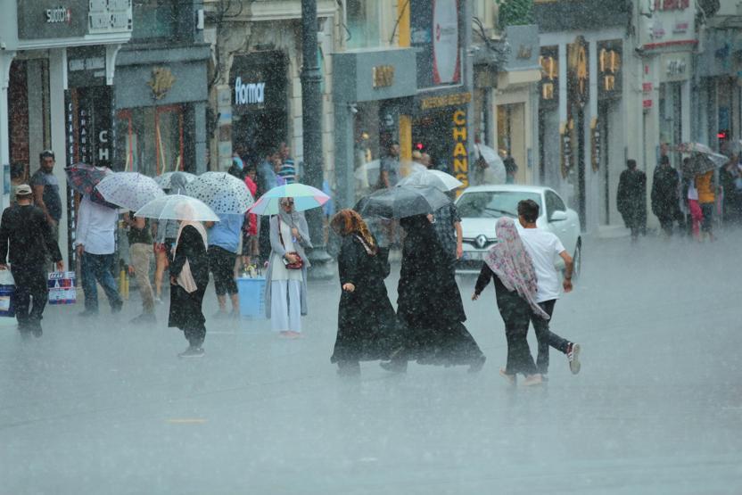 Sağanak İstanbulu böyle vurdu