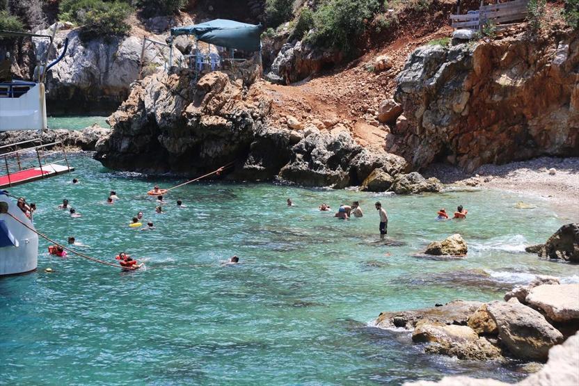 Korsanların saklandığı koy ilgi odağı oldu