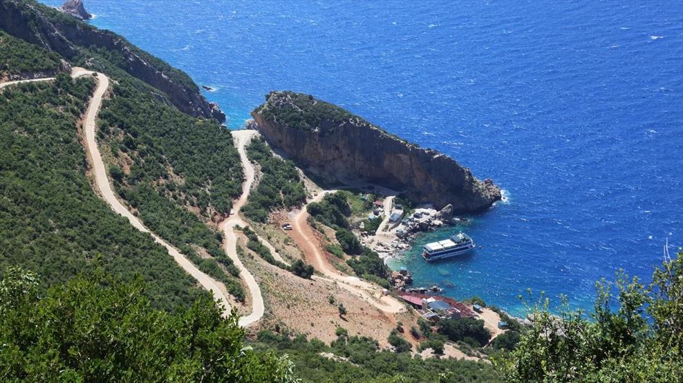 Korsanların saklandığı koy ilgi odağı oldu