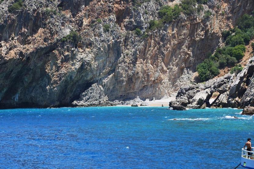 Korsanların saklandığı koy ilgi odağı oldu