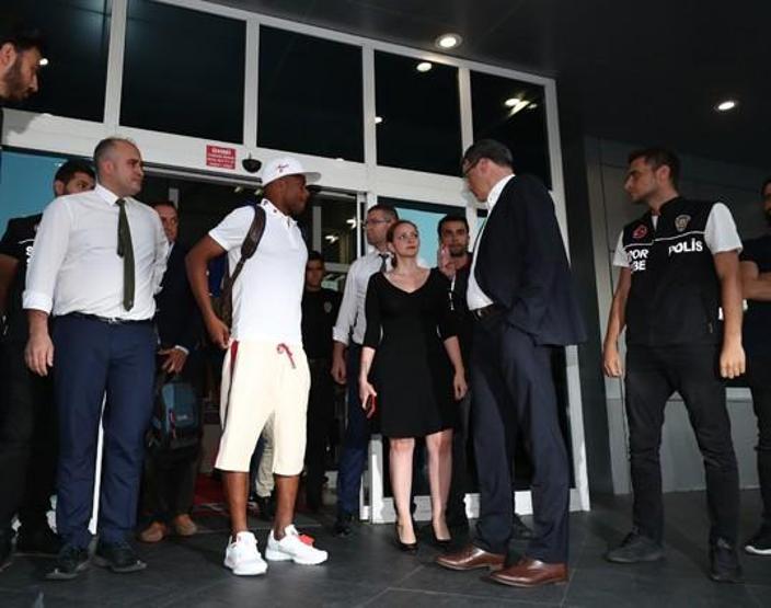 Son dakika Fenerbahçenin yeni transferi Andre Ayew İstanbulda