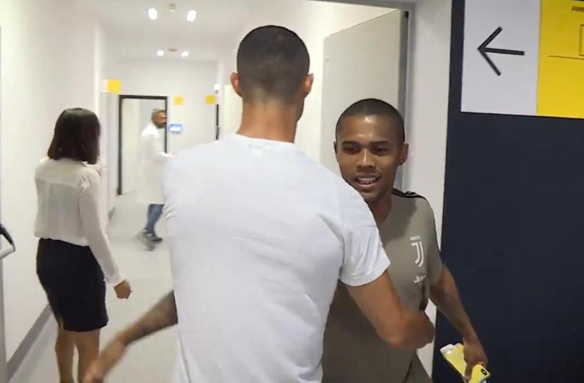 Ronaldo yeni takım arkadaşlarıyla tanıştı