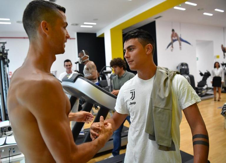 Ronaldo yeni takım arkadaşlarıyla tanıştı
