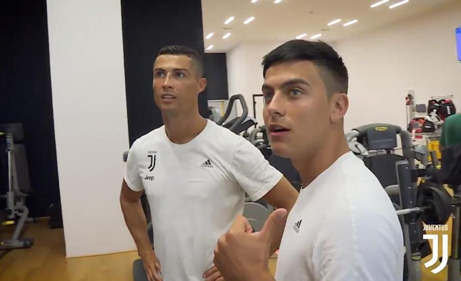 Ronaldo yeni takım arkadaşlarıyla tanıştı