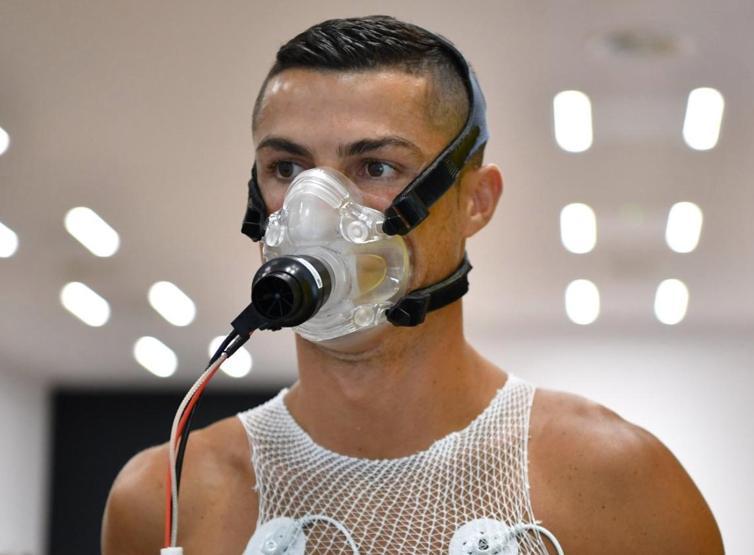 Ronaldo yeni takım arkadaşlarıyla tanıştı