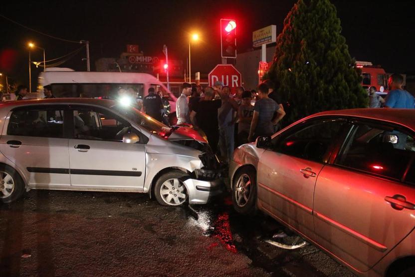 3 araç birbirine girdi, 6 kişi yaralandı