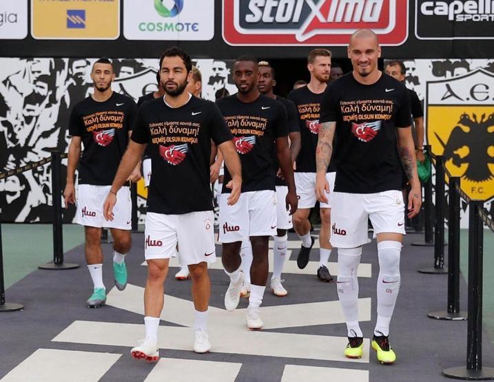 Galatasaraydan anlamlı tişört