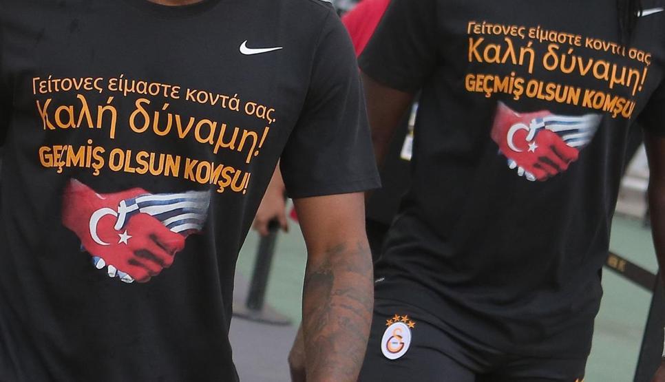 Galatasaraydan anlamlı tişört