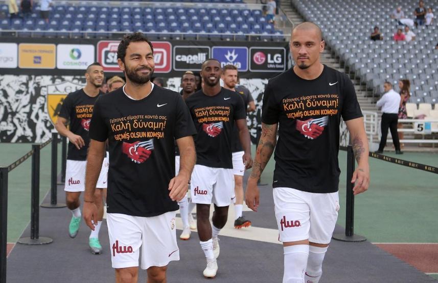 Galatasaraydan anlamlı tişört
