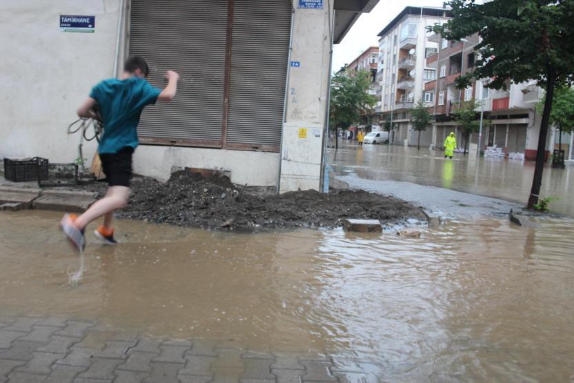 Meteorolojiden ani taşkın uyarısı