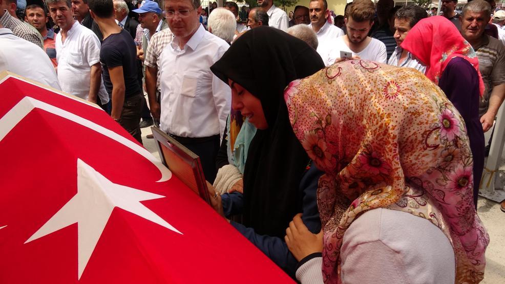 Yıldırım düşmesi sonucu ölen savcı, son yolculuğuna uğurlandı