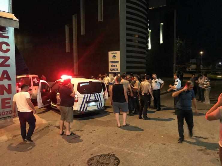 Hastane kapısında kurşun yağdırdılar