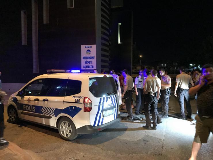 Hastane kapısında kurşun yağdırdılar