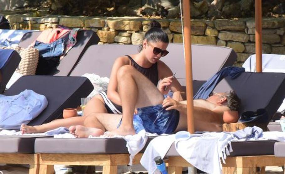 Engin Günaydın ile sevgilisi Çeşmede