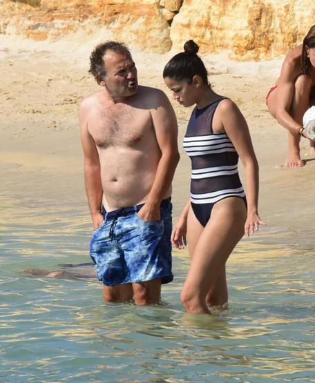 Engin Günaydın ile sevgilisi Çeşmede