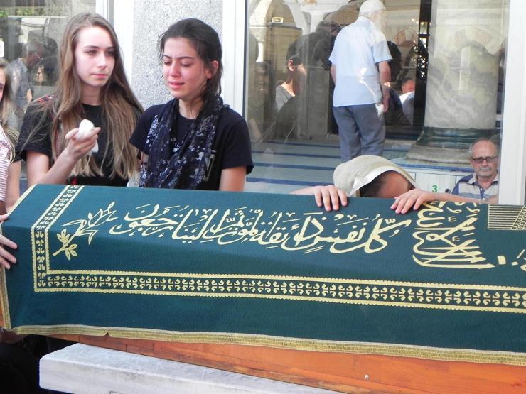 Liseli Alperen, gözyaşlarıyla son yolculuğuna uğurlandı