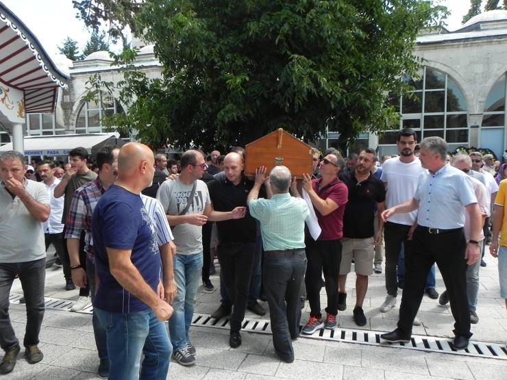 Liseli Alperen, gözyaşlarıyla son yolculuğuna uğurlandı