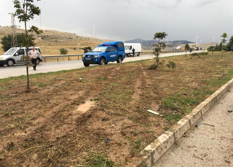 Afyonkarahisarda iki otomobil çarpıştı: 2 ölü, 5 yaralı