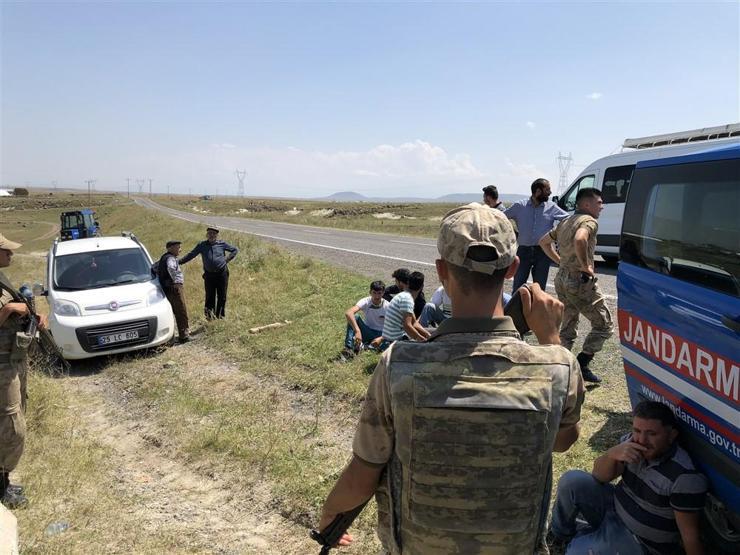 Karsta şehitler anıtına saldırı