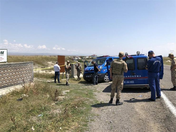 Karsta şehitler anıtına saldırı