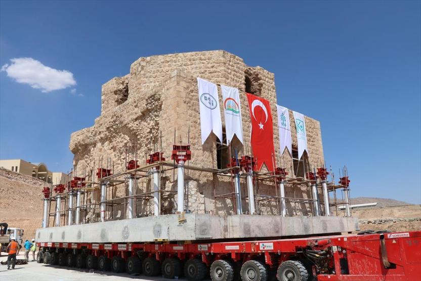 Ve Tarihi Artuklu Hamamı yeni yerine indiriliyor