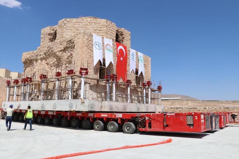 Ve Tarihi Artuklu Hamamı yeni yerine indiriliyor