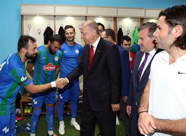 Cumhurbaşkanı Erdoğan Rizespor-Kasımpaşa maçını izledi