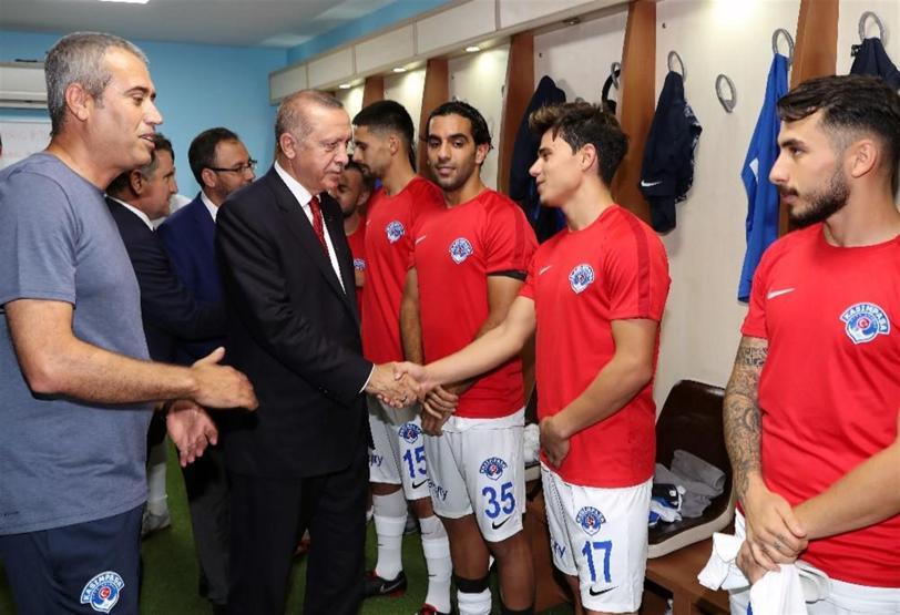 Cumhurbaşkanı Erdoğan Rizespor-Kasımpaşa maçını izledi