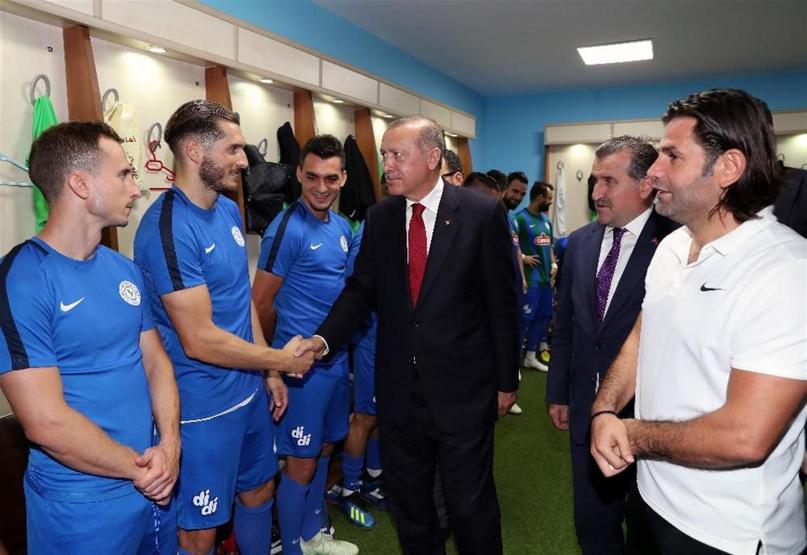 Cumhurbaşkanı Erdoğan Rizespor-Kasımpaşa maçını izledi