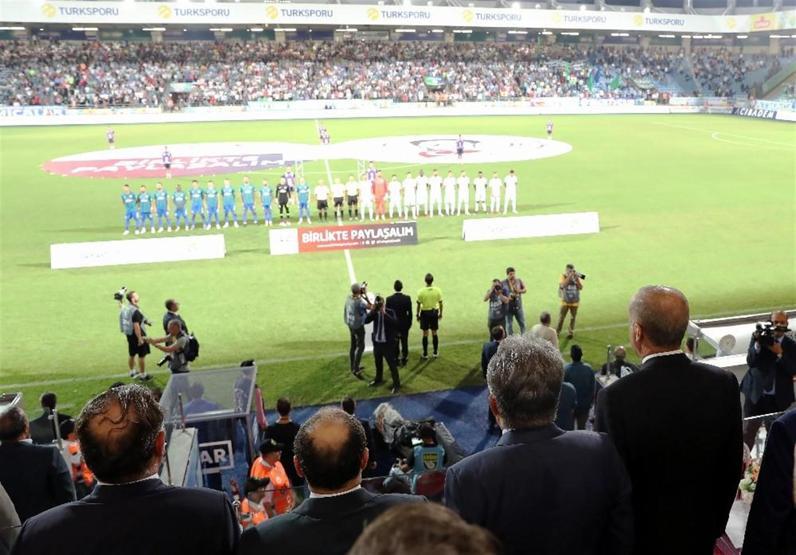 Cumhurbaşkanı Erdoğan Rizespor-Kasımpaşa maçını izledi