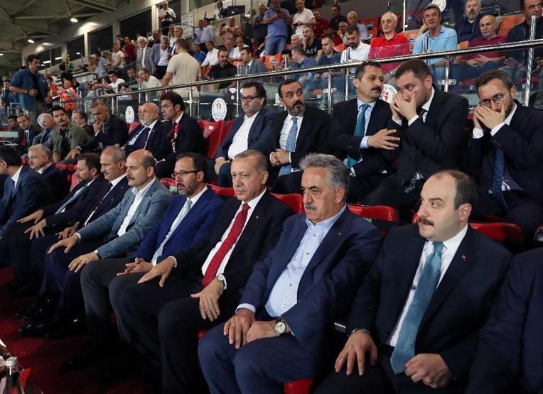 Cumhurbaşkanı Erdoğan Rizespor-Kasımpaşa maçını izledi