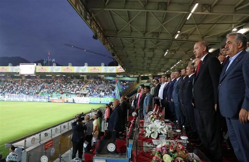 Cumhurbaşkanı Erdoğan Rizespor-Kasımpaşa maçını izledi