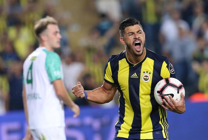 Fenerbahçe ilk yarıda skoru aldı