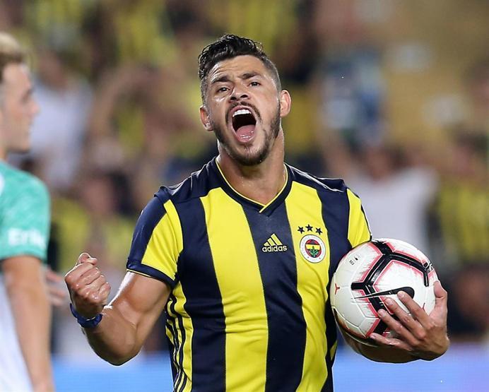 Fenerbahçe ilk yarıda skoru aldı
