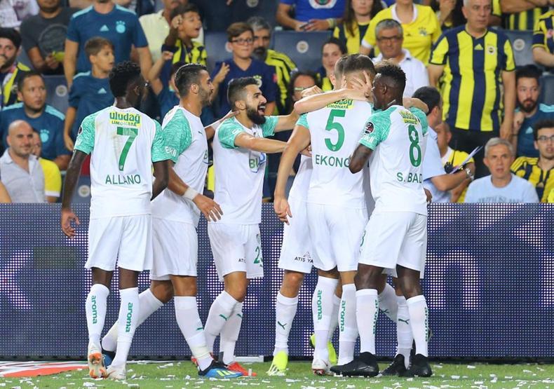 Fenerbahçe ilk yarıda skoru aldı