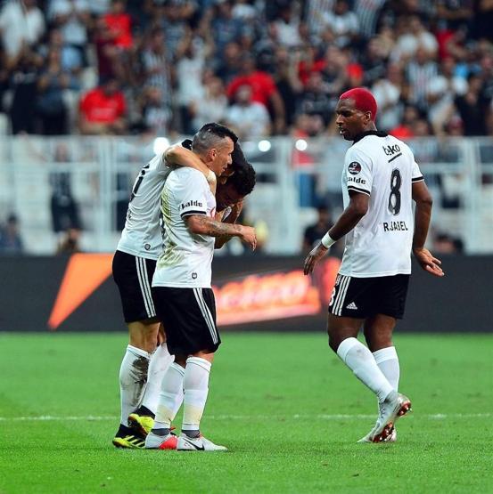 Beşiktaş galibiyetle başladı