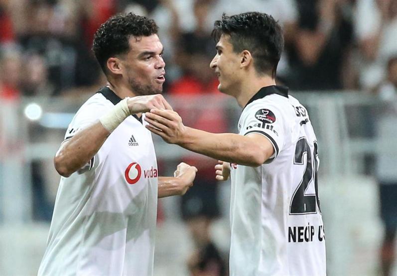 Beşiktaş galibiyetle başladı