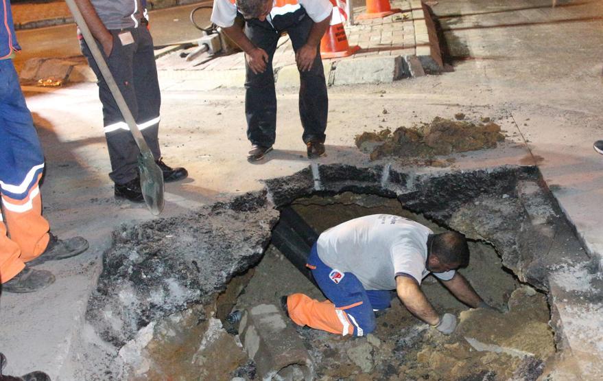 Çöken yolu sabaha kadar onardılar