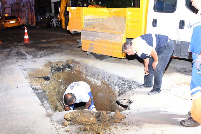 Çöken yolu sabaha kadar onardılar