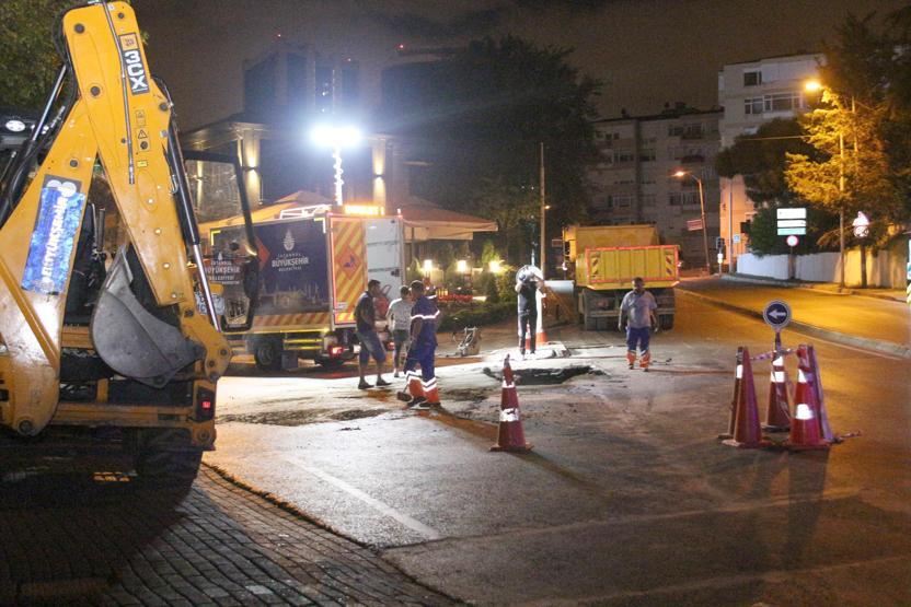 Çöken yolu sabaha kadar onardılar