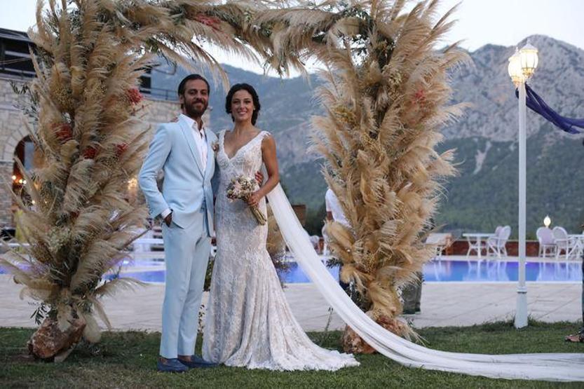 Erkan Kolçak Köstendil ile Cansu Tosun evlendi