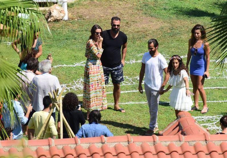 Erkan Kolçak Köstendil ile Cansu Tosun evlendi