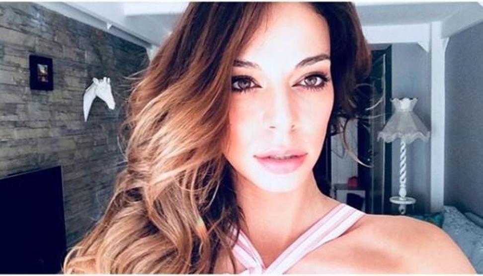 Koca Koca Yalanlar Sude karakteri kimdir ( Tuğçe Karabacak kaç yaşında )