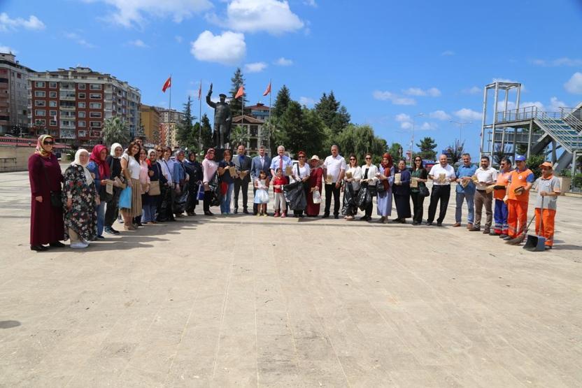 Londradan tatil için geldi, sokaklarda çöp topladı