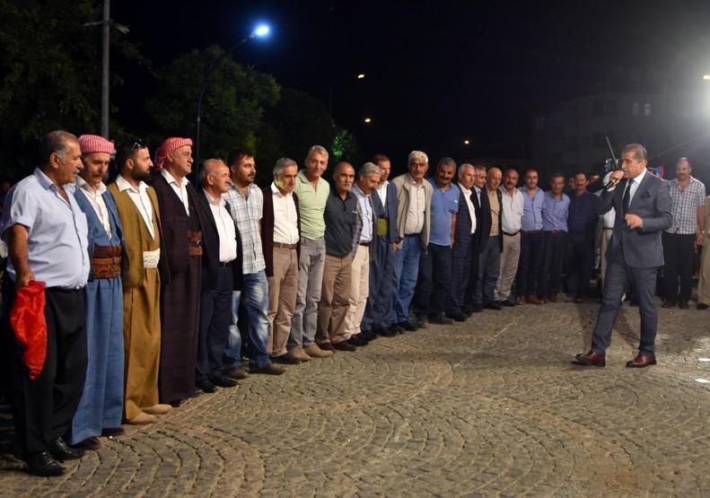 Vanda dolara tepki halayı